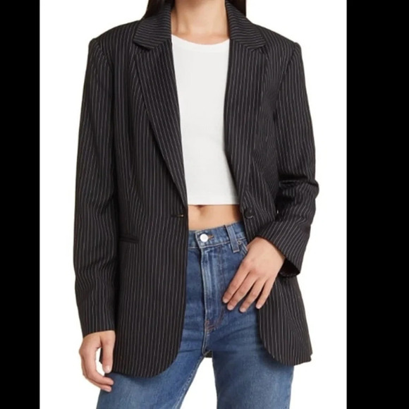 NWOT Reformation Classic Relaxed Lapel Blazer
BLACK & WHITE STRIPE Size Large - Picture 1 of 9